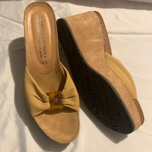 Tan Donald Pliner wedges Excellent condition